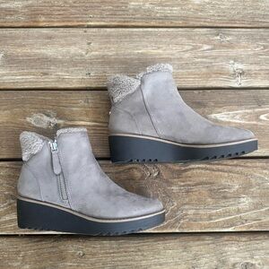 Bandolino Gray Suede Winter Boots with Wedge Sole